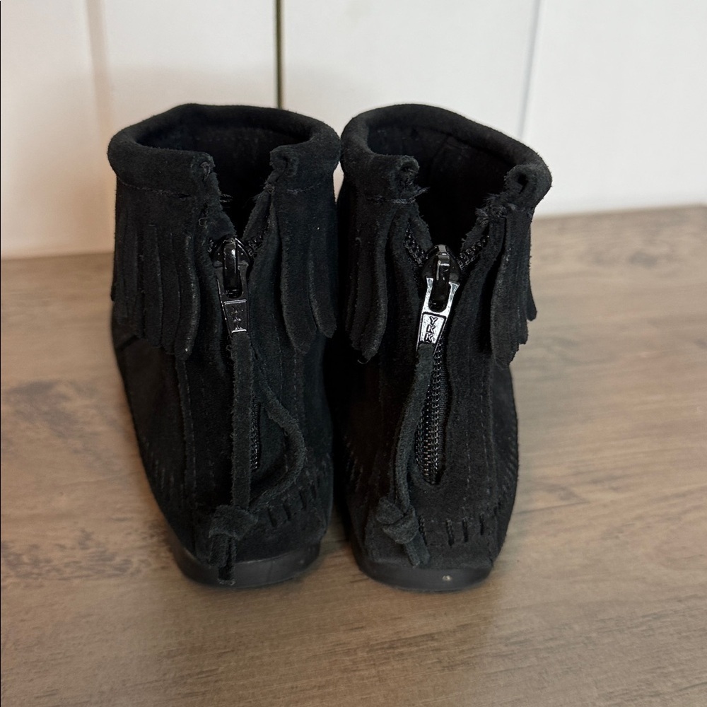 Minnetonka Black Suede leather Fringe Boots mukluks - 6 - Picture 6 of 7